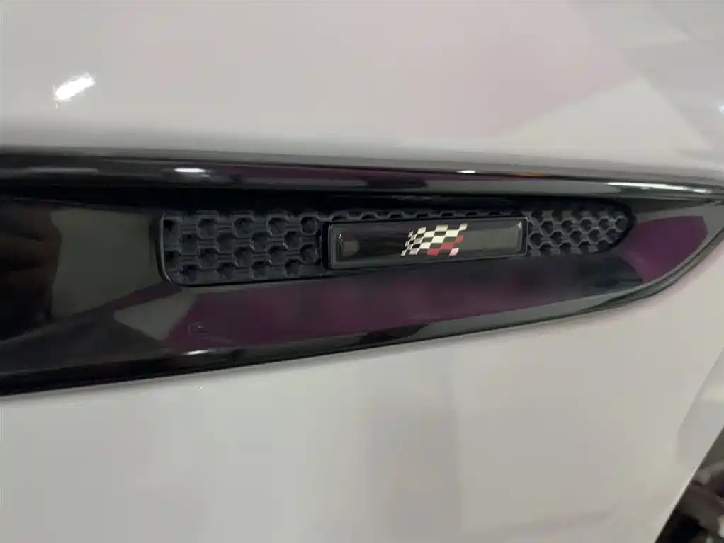 Photo 4 - Jaguar XFL