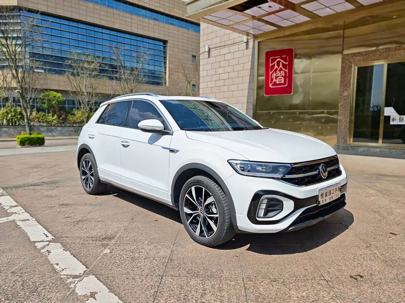 Volkswagen T-ROC 2024 300TSI DSG 2WD Morning Light Edition фото 3
