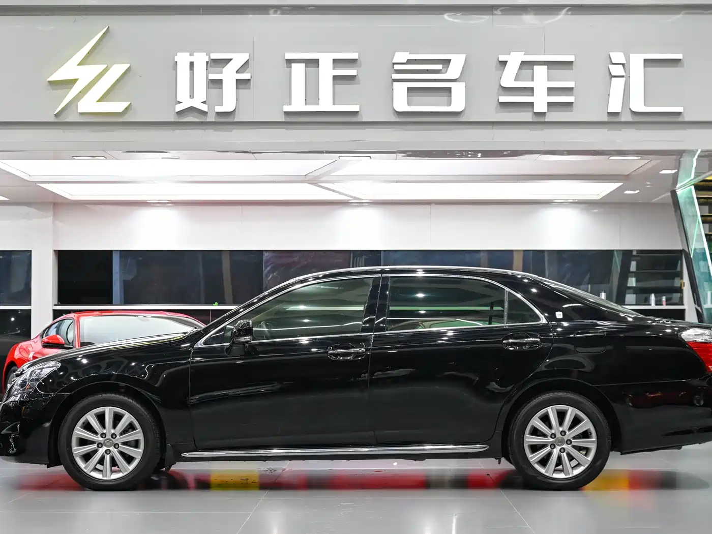 Toyota Crown 2012 2.5L Royal Leather Edition фото 5