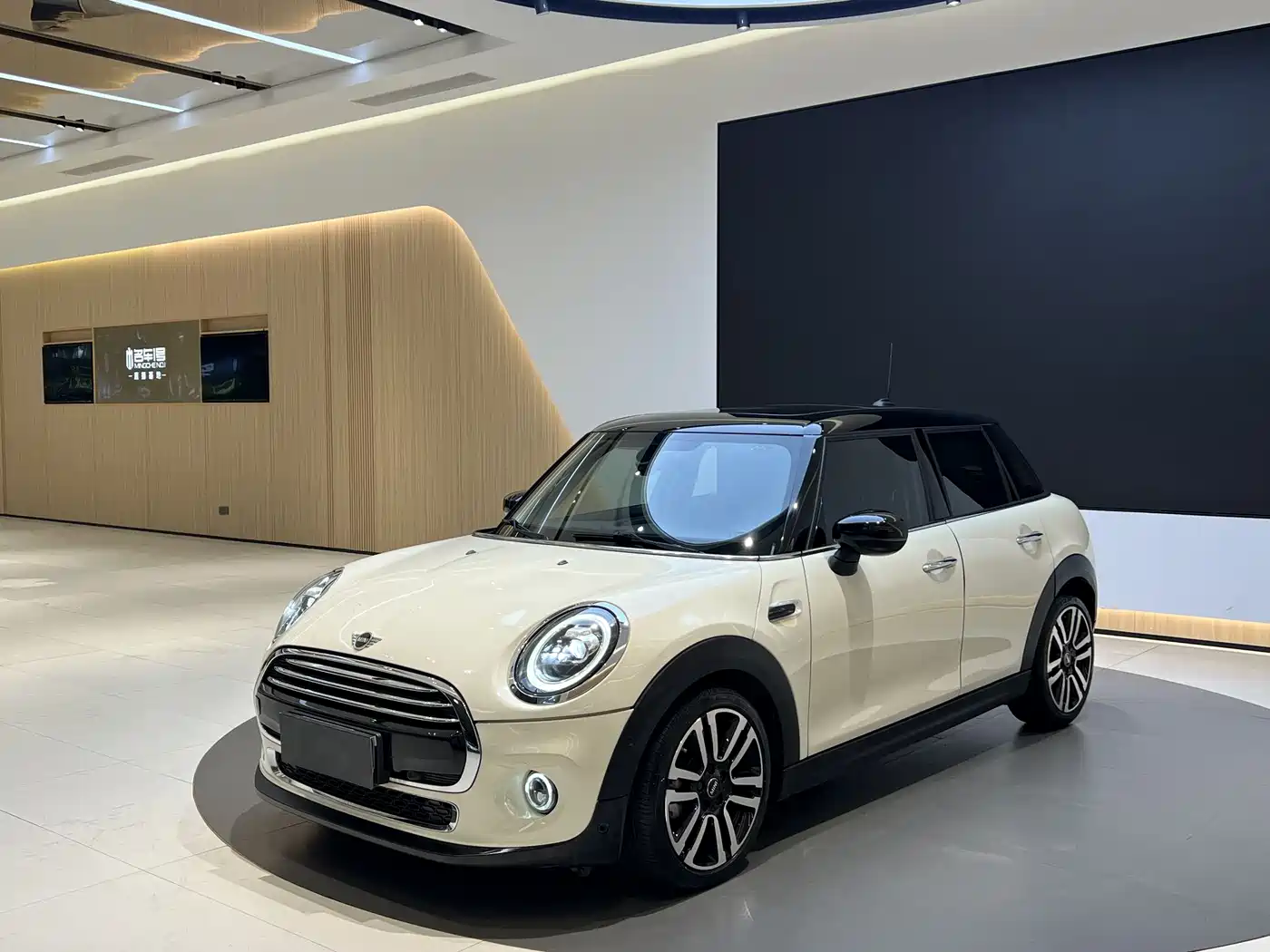 MINI 2019 1.5T COOPER Artist 5-Door