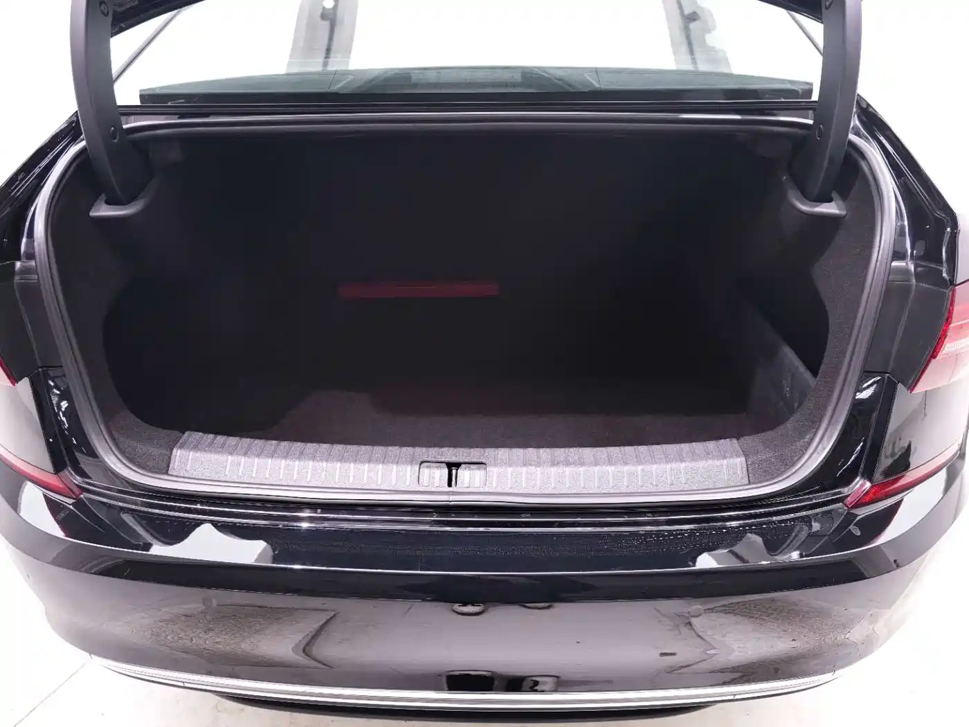 Volkswagen Passat 2019 330TSI Luxury Edition China VI фото 19