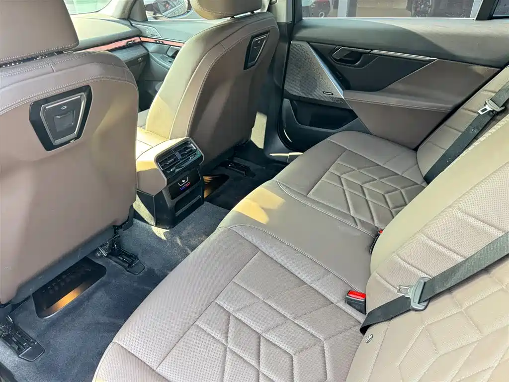 BMW 5 Series 2024 530Li Leading Model Luxury Package фото 9