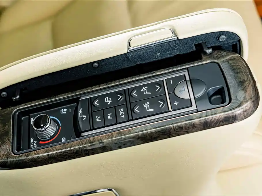Toyota Alphard 2020 Hybrid 2.5L Premium Edition фото 24