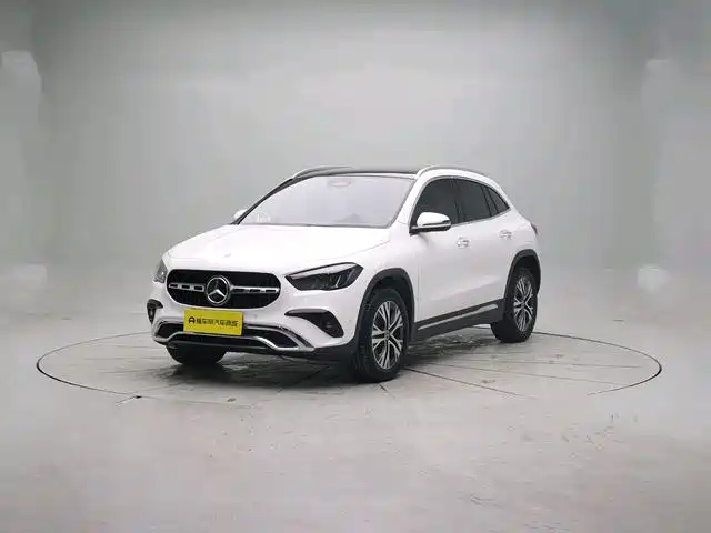MERCEDES-BENZ GLA