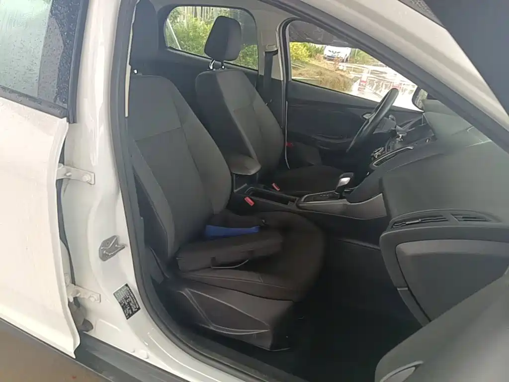 Фото 25 - Ford Focus