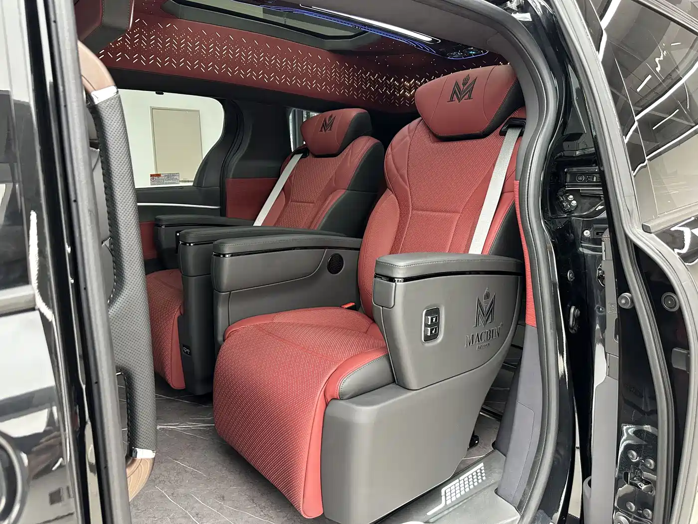 Photo 21 - Toyota Sienna