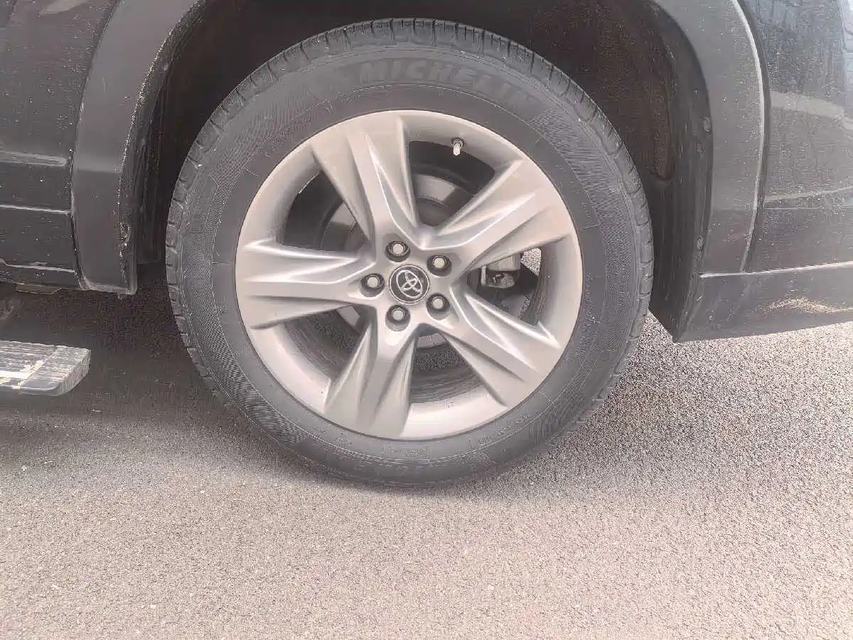 Toyota Highlander 2017 2.0T 2WD Premium 7-Seater фото 9