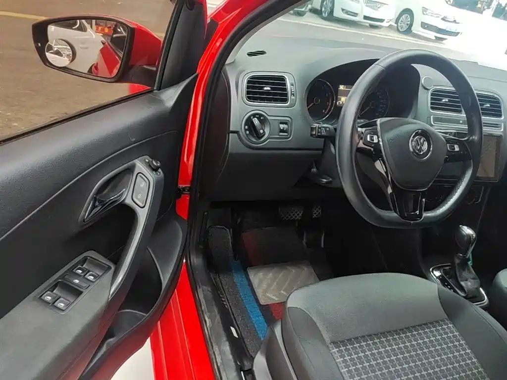 Volkswagen Polo 2016 1.6L Automatic Comfort фото 16