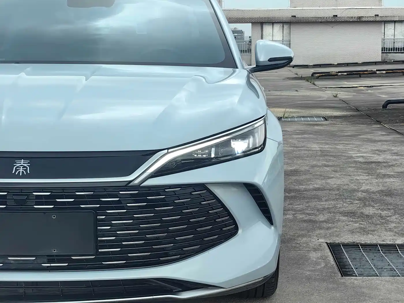 BYD Qin L 2024 DM-i 80KM Leading Edition фото 4