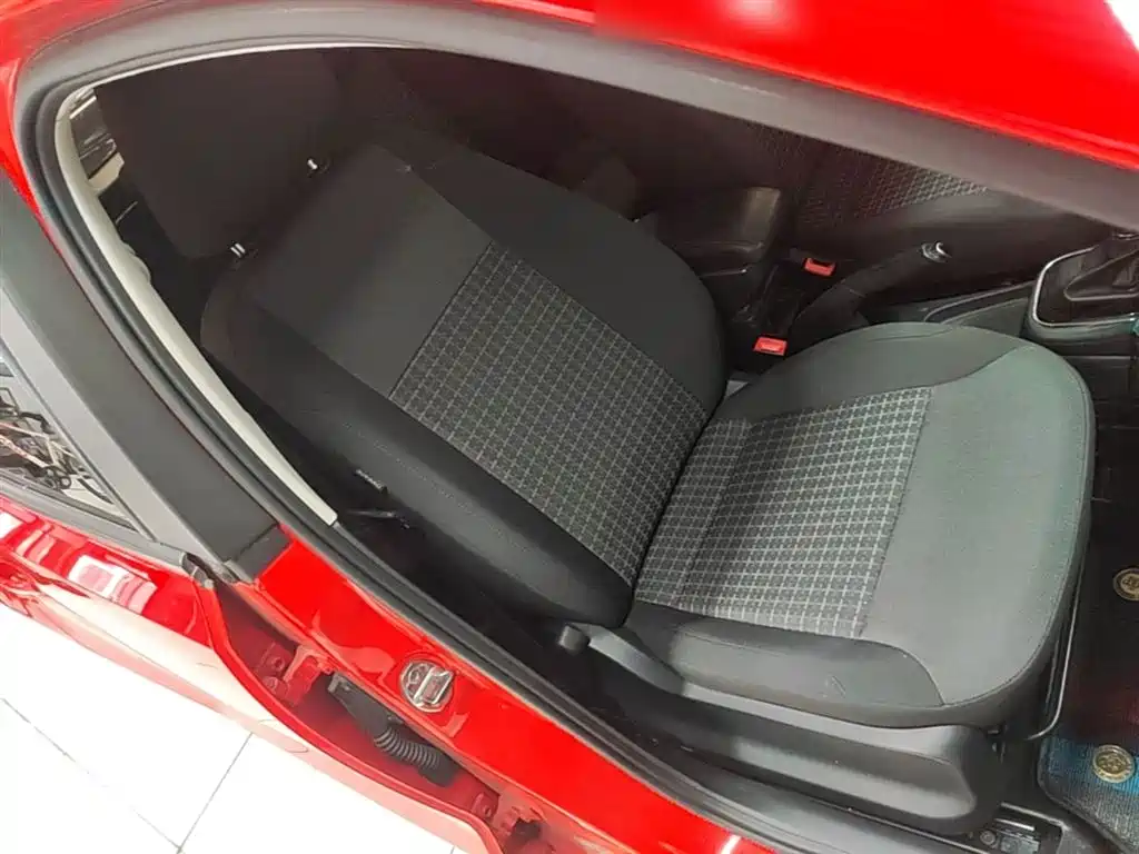 Volkswagen Polo 2016 1.6L Automatic Comfort фото 25