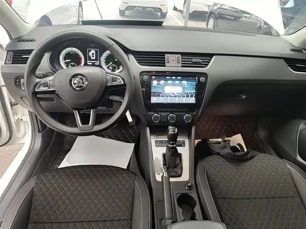 Škoda Octavia 2019 1.5L Automatic Luxury Edition фото 10