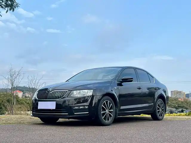Škoda Octavia 2016 1.6L Manual Smart Edition