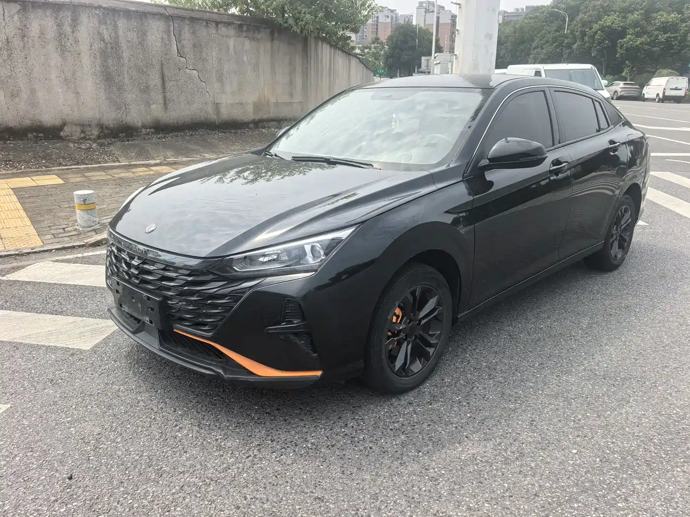 Dongfeng Aeolus Yixuan 2023 — пригон из Китая