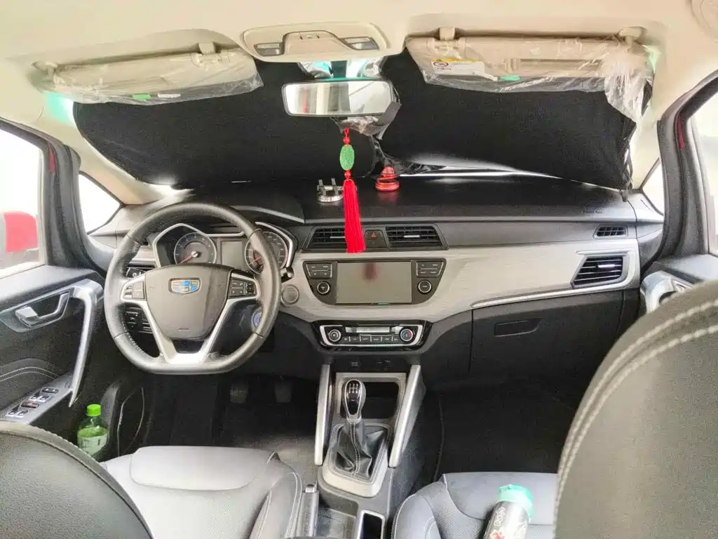 Фото 12 - Geely Vision X3