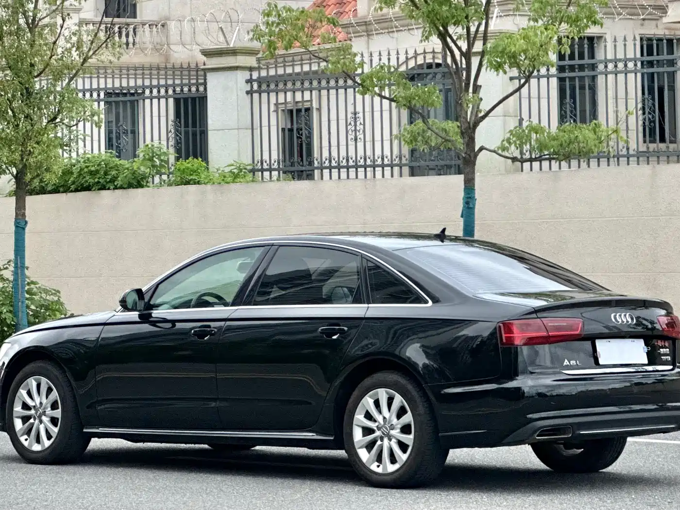 Фото 5 - Audi A6L