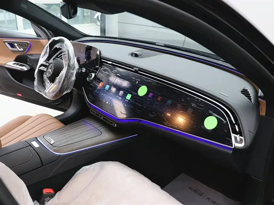 Mercedes-Benz E-Class фото 21