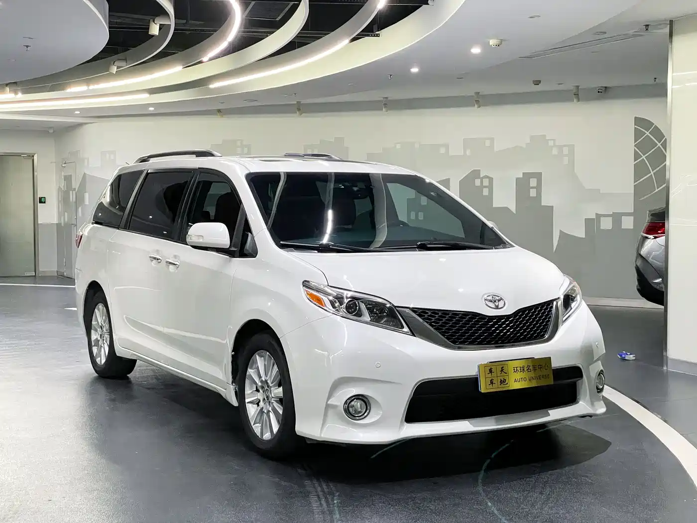 Toyota Sienna 2015 3.5L 4WD L фото 3