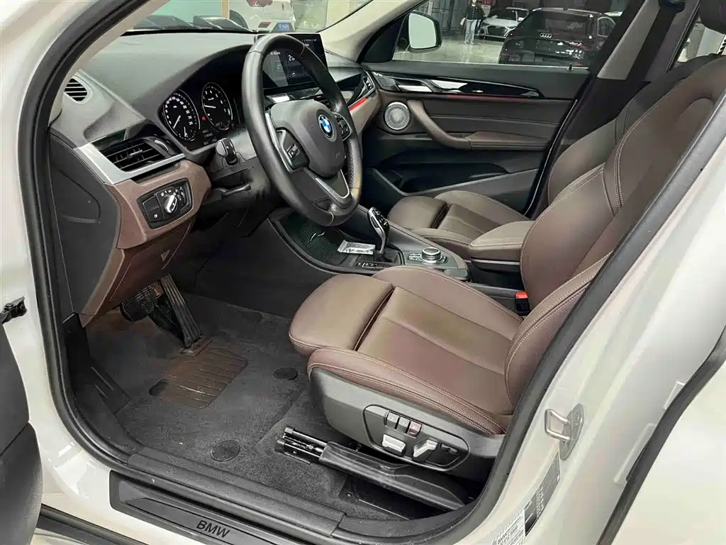 BMW X1 2022 sDrive20Li Fashion фото 9