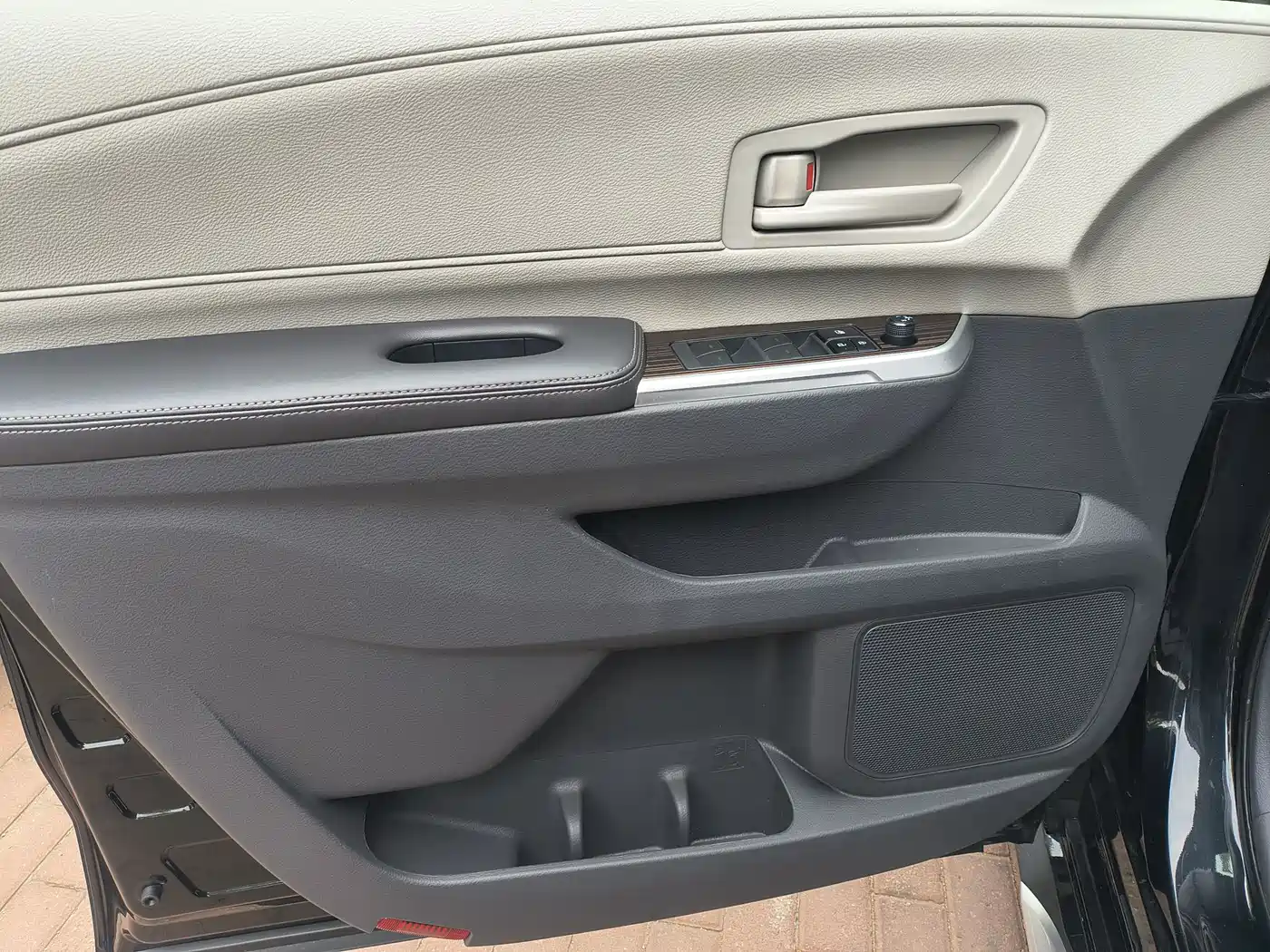 Toyota Granvia 2024 2.5L Hybrid Comfort фото 8