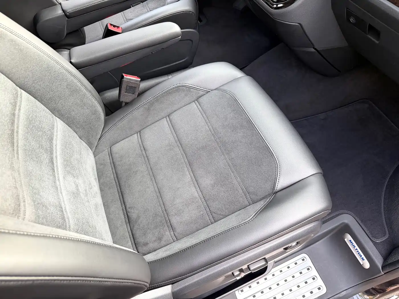 Volkswagen Multivan 2019 2018 2.0TSI 4WD Explorer Edition 7-Seater