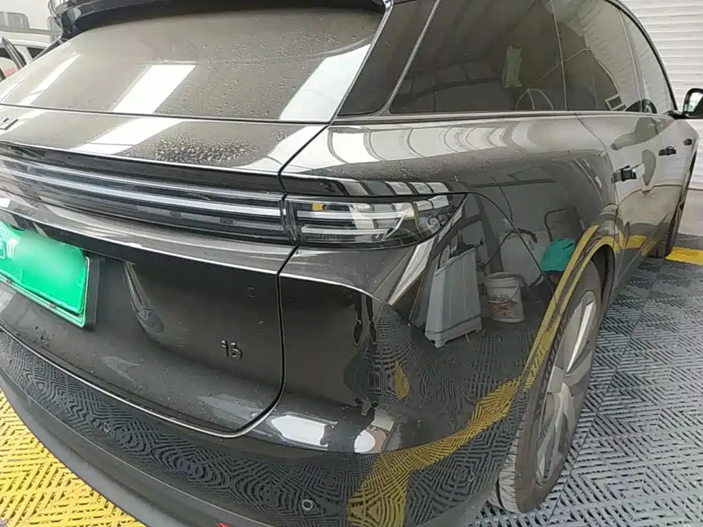 Photo 8 - Li Auto i6