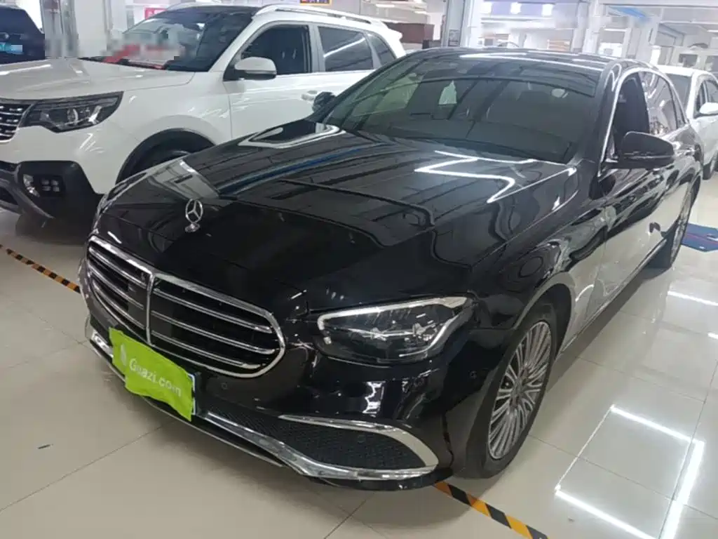 Фото 1 - Mercedes-Benz E-Class