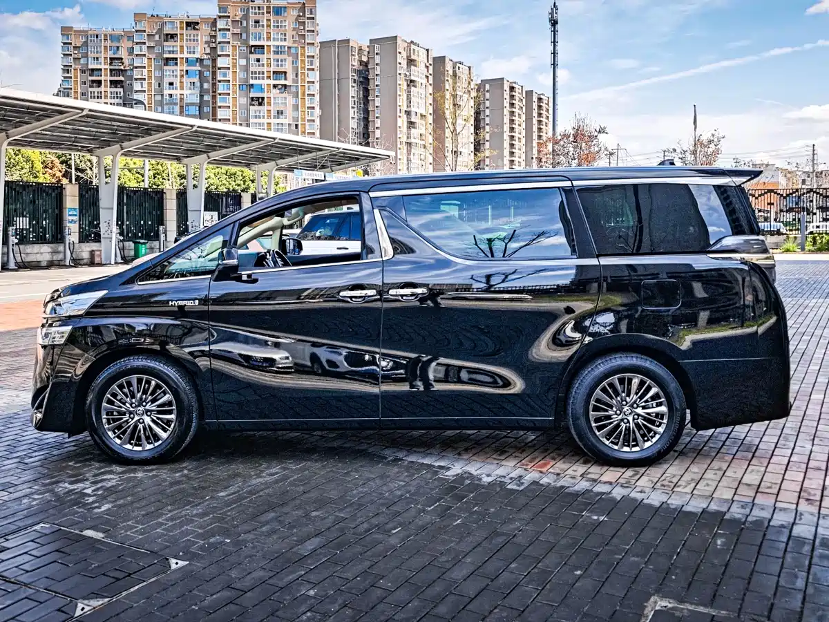 Toyota Vellfire 2021 Crown Hybrid 2.5L HV Premium Edition фото 3
