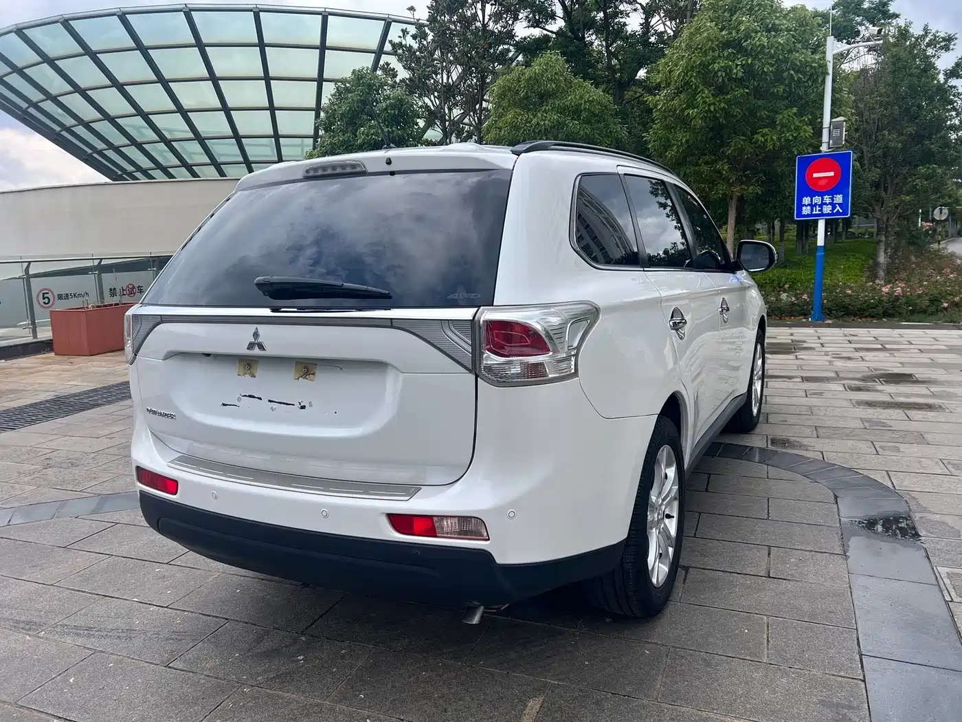 Mitsubishi Outlander (Import) 2014 2.4L 4WD Luxury Value Edition 5-seater фото 17