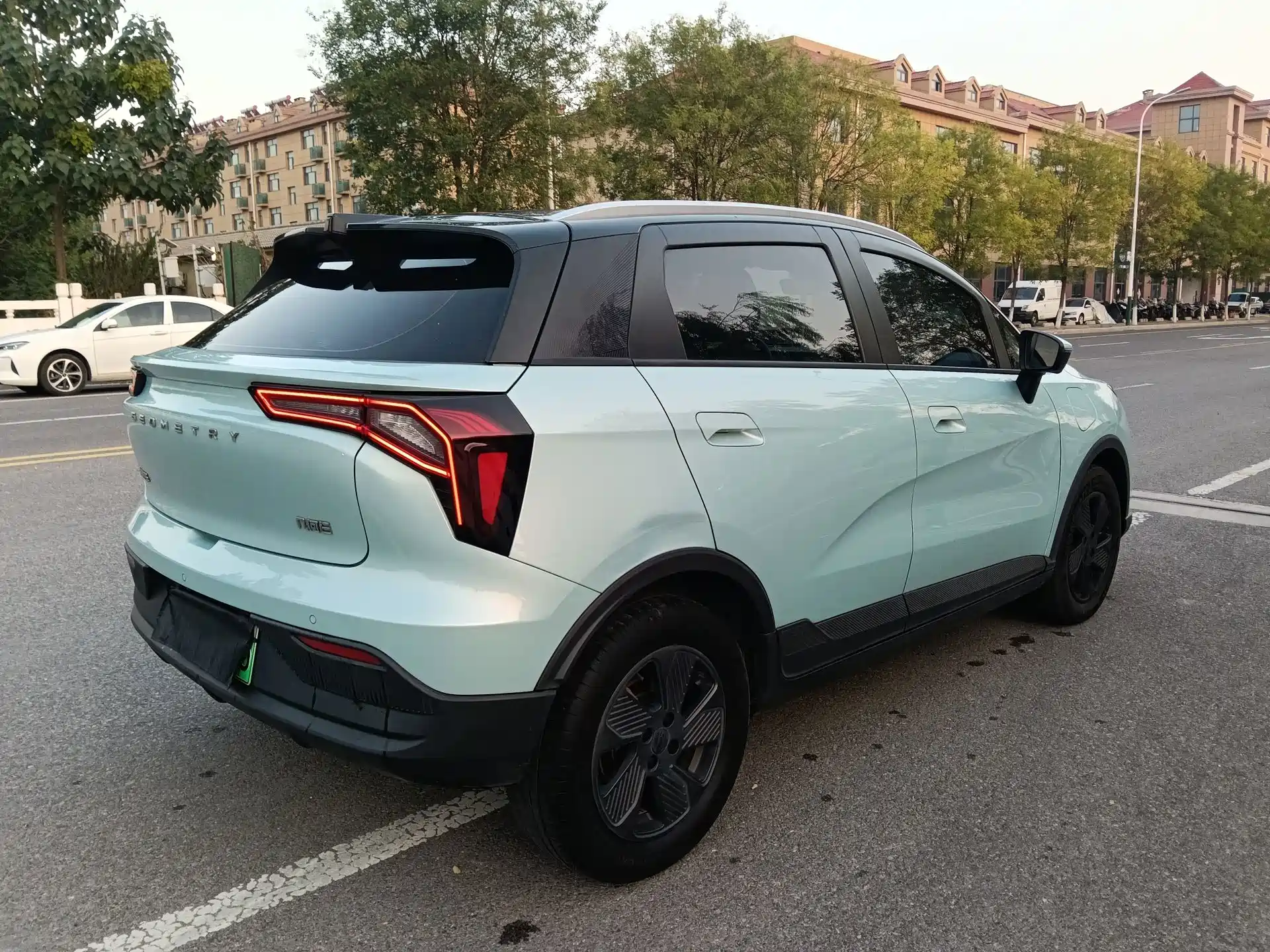 Фото 5 - Geely Geometry E Firefly