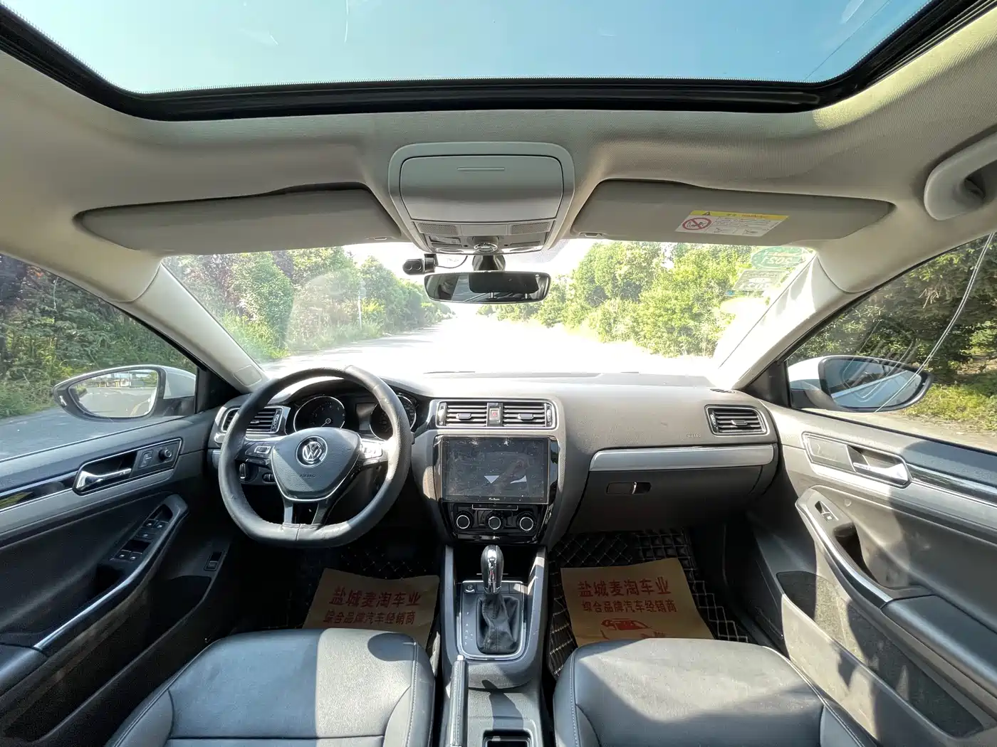 Volkswagen Sagitar 2018 1.6L Automatic Comfort фото 12