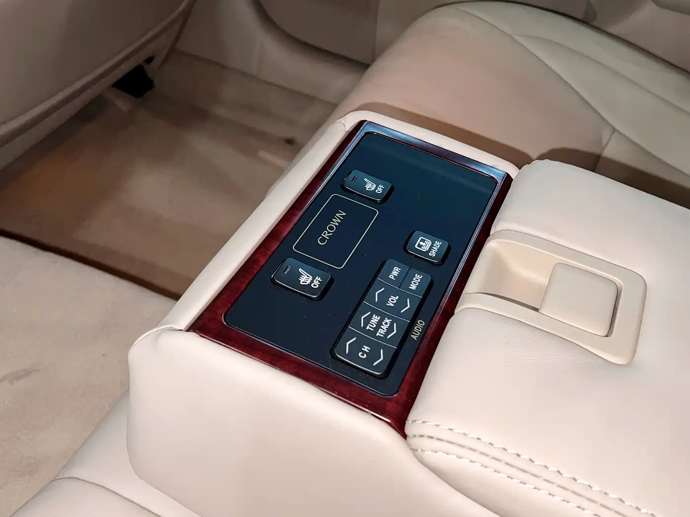 Toyota Crown 2010 2.5L Royal Leather Sunroof Navigation фото 14