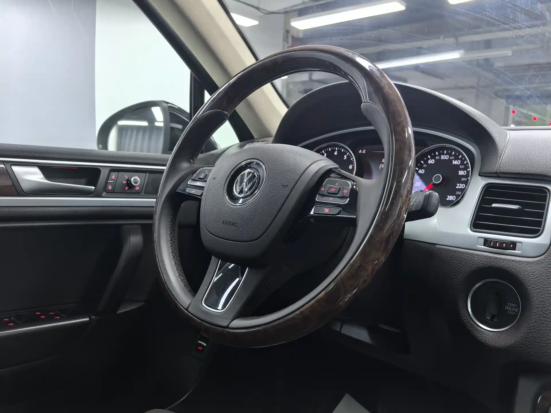 Фото 9 - Volkswagen Touareg