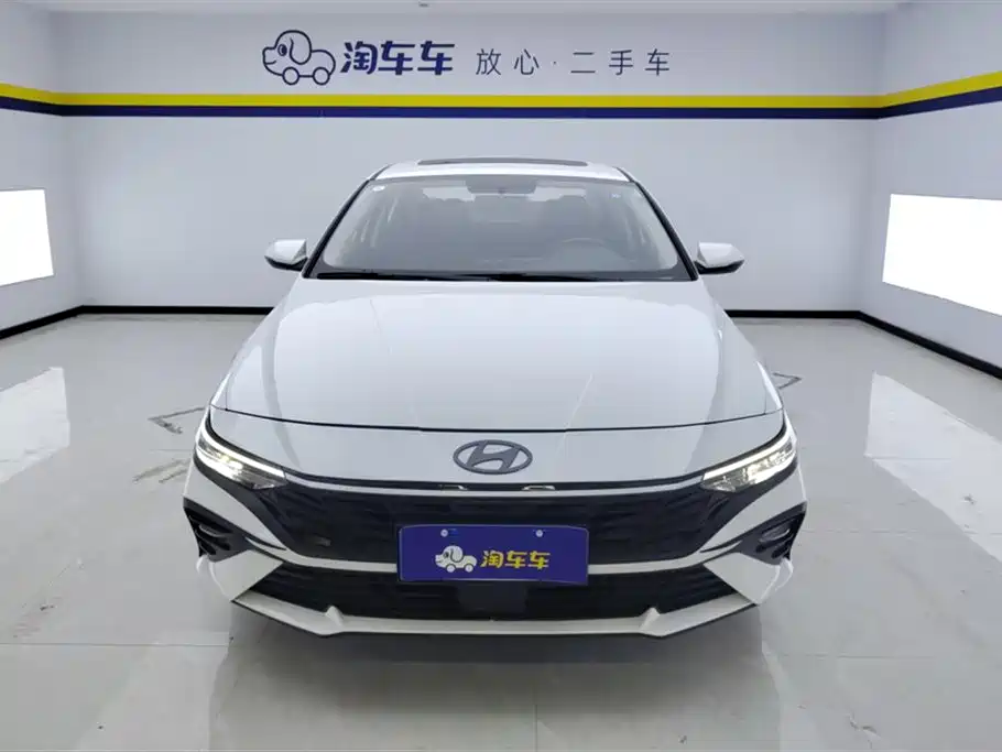 HYUNDAI ELANTRA