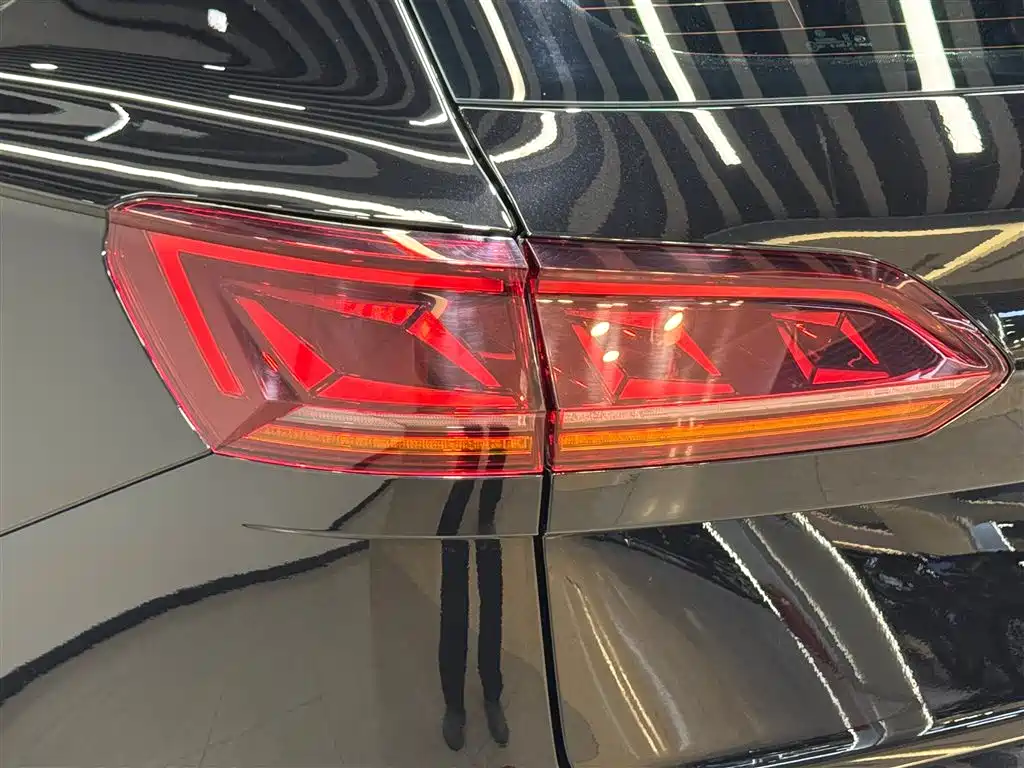 Volkswagen Touareg 2023 3.0TSI R-Line Black Sports Package фото 9