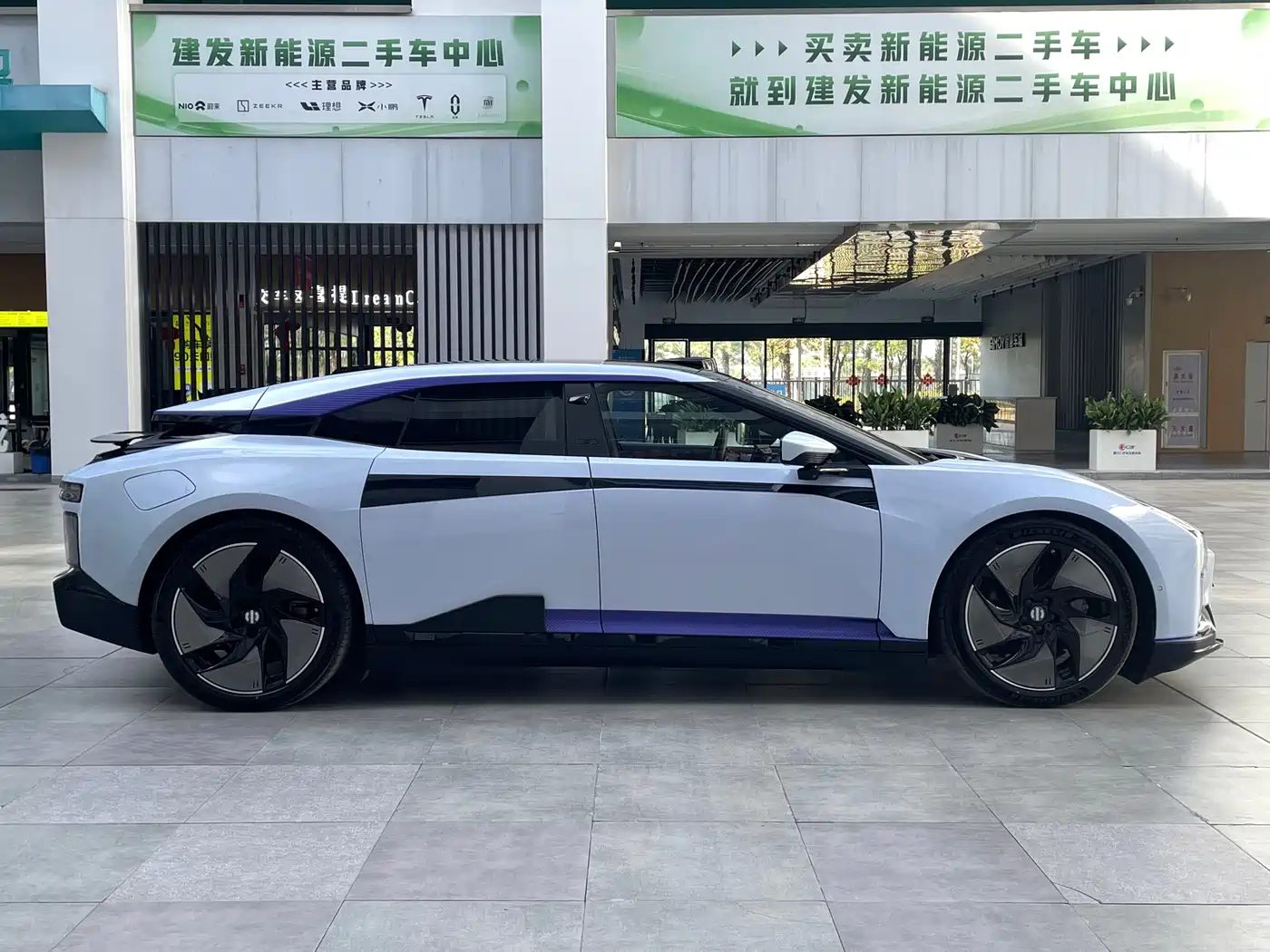 HiPhi Z 2023 5-Seater фото 6