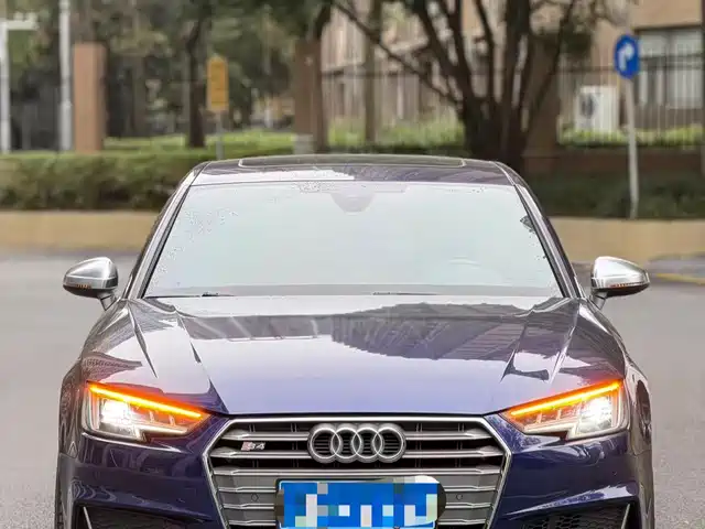 AUDI S4