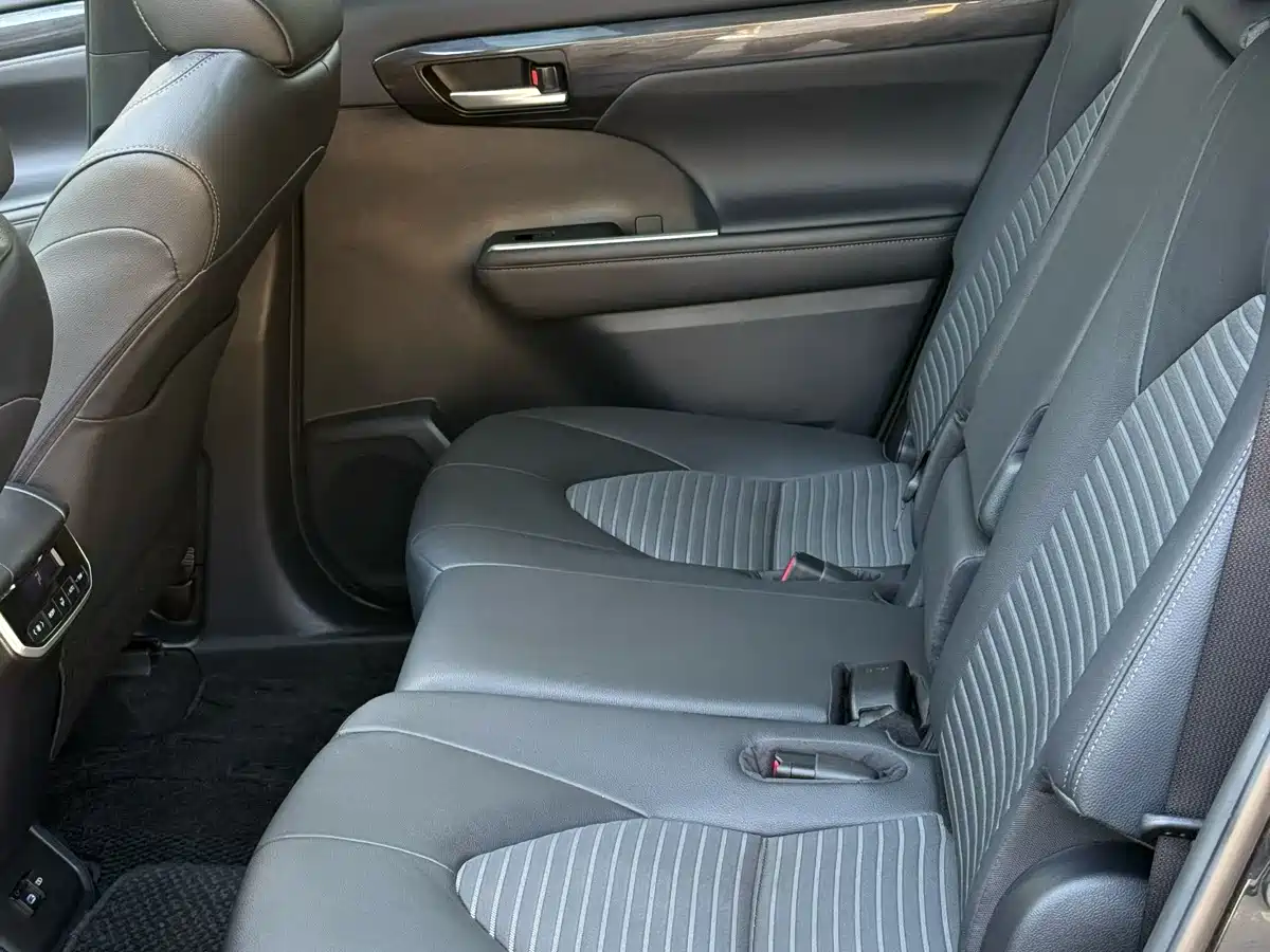 Toyota Crown Kluger 2023 2.5L HEV AWD Luxury Edition фото 6