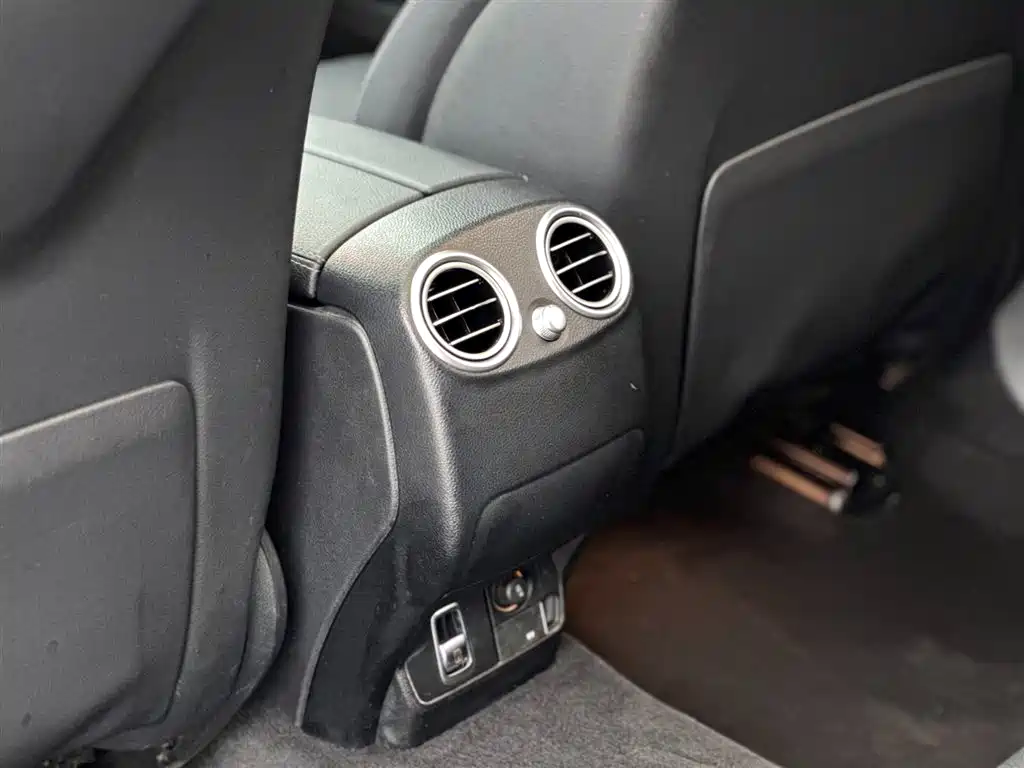 Mercedes-Benz GLC 2019 GLC 260 4MATIC Luxury фото 12