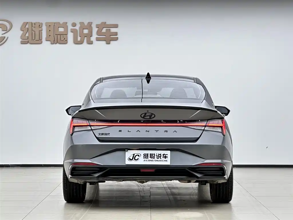 Hyundai Elantra 2022 1.5L CVT 20th Anniversary Edition фото 5