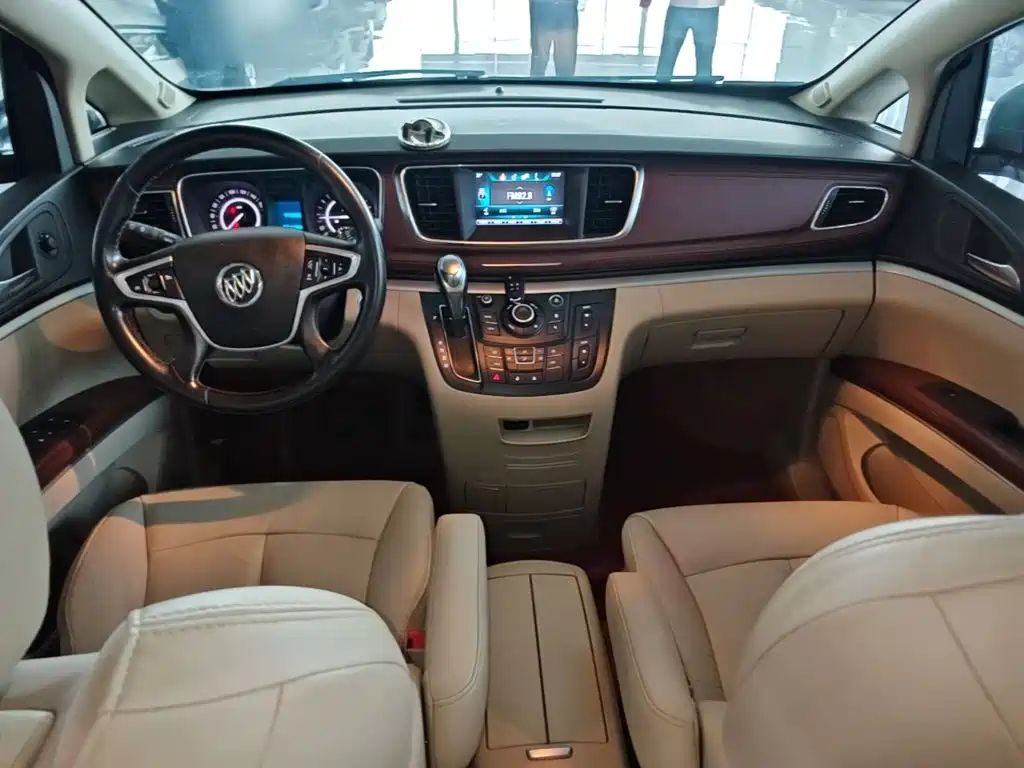 Фото 10 - Buick GL8