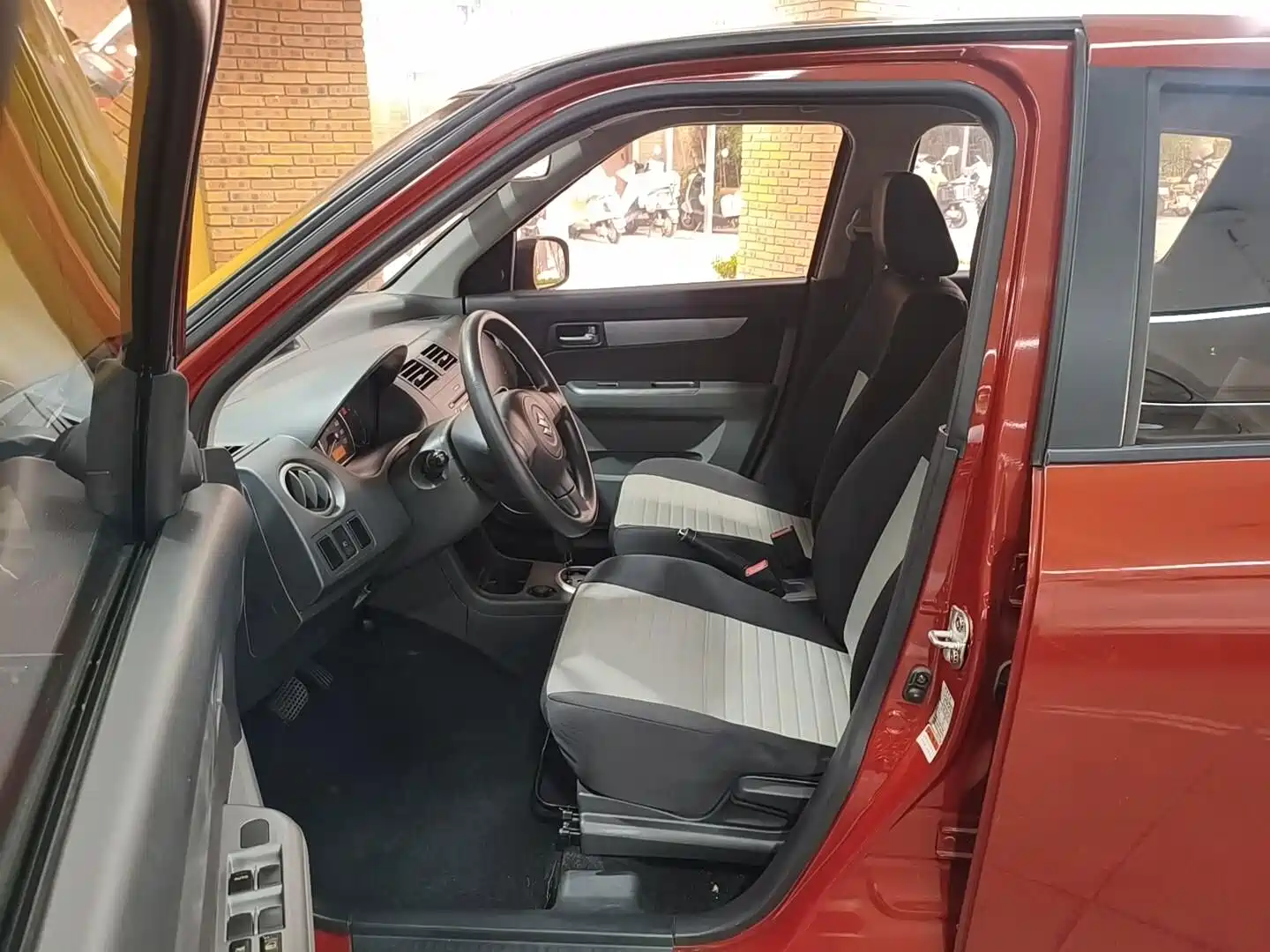 Фото 9 - Suzuki Swift