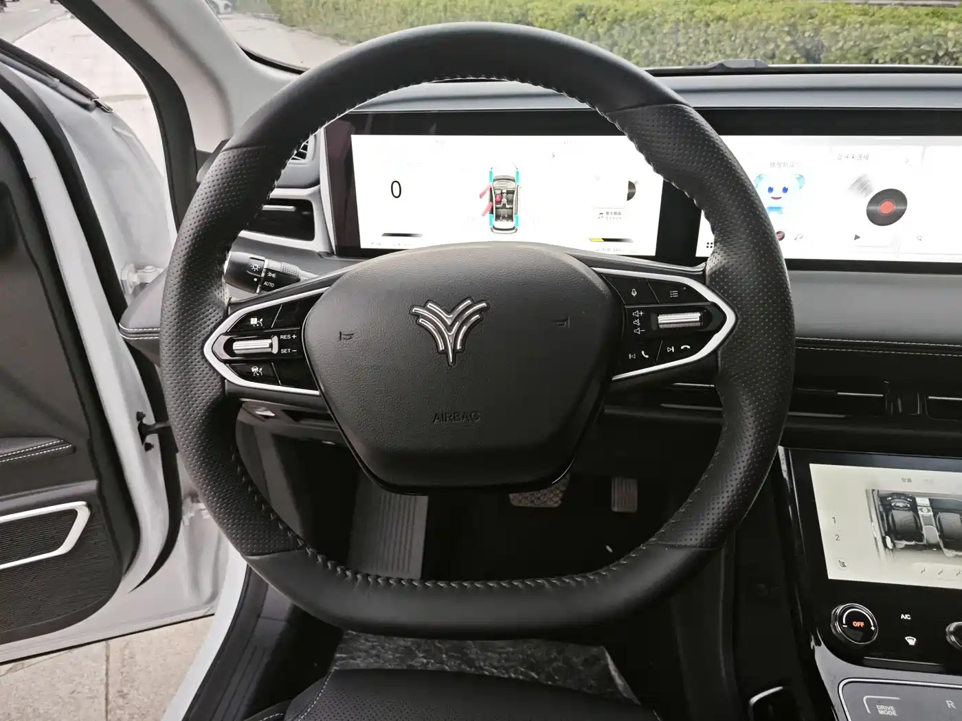 NEZHA AUTOMOBILE NEZHA U
