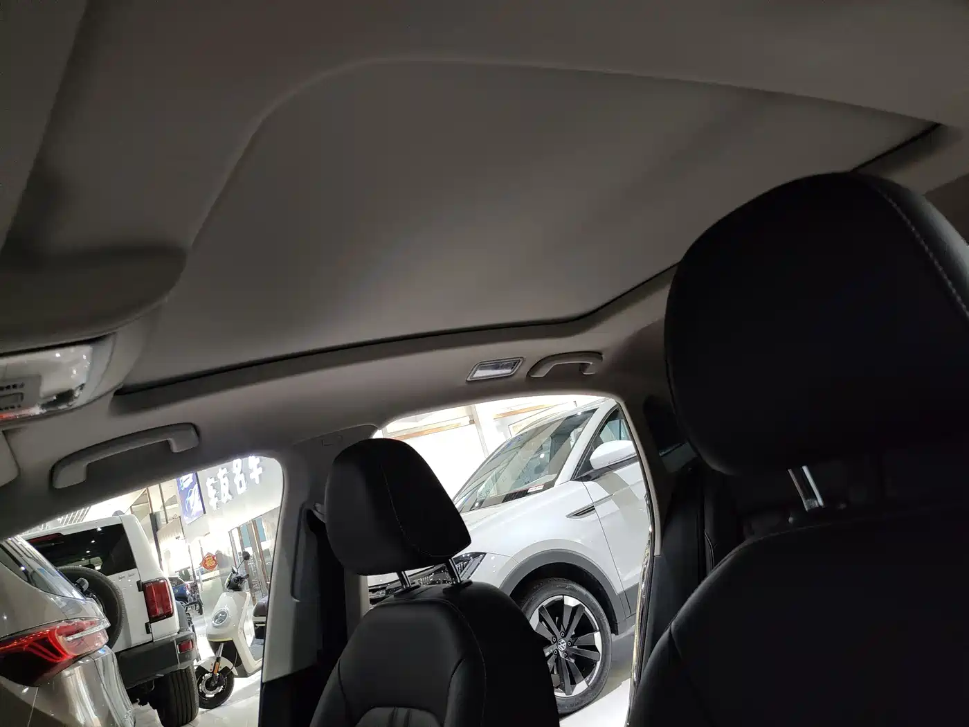 Volkswagen Passat 2022 330TSI Elite Edition фото 14