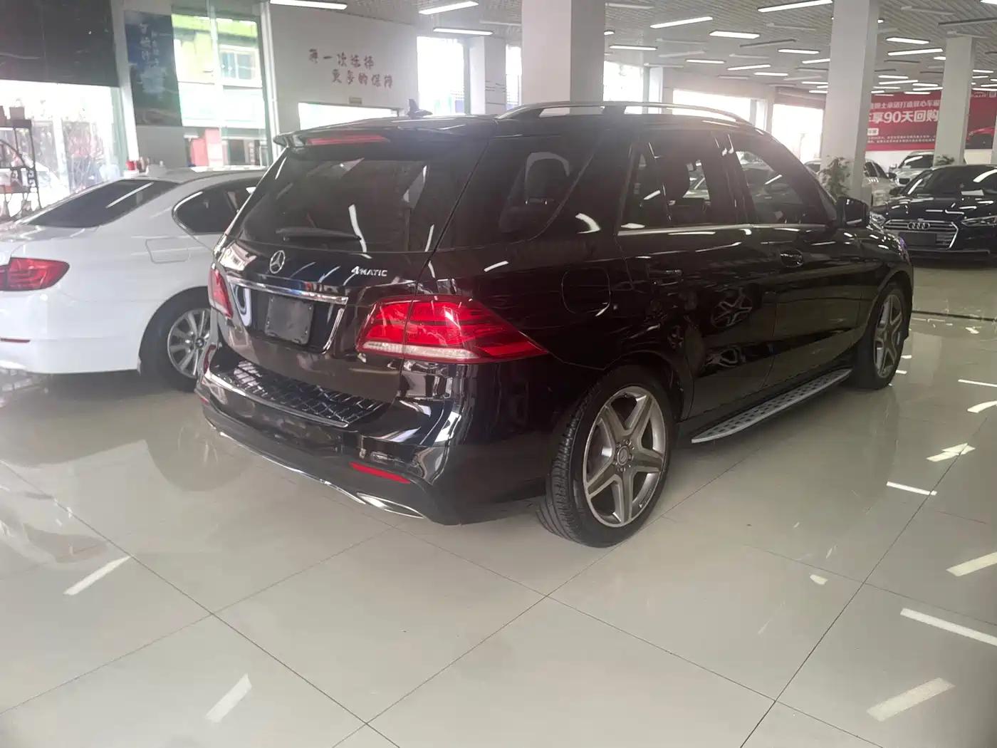 صورة 4 - Mercedes-Benz GLE