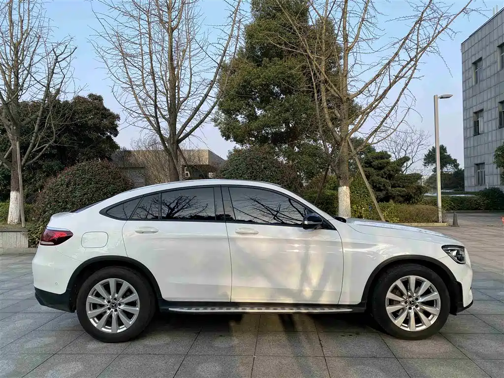 Mercedes-Benz GLC Coupe 2020 GLC 260 4MATIC Coupe SUV фото 4