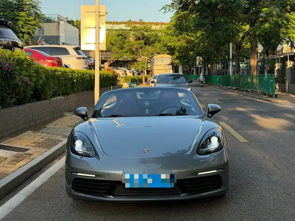 Photo 2 - Porsche 718