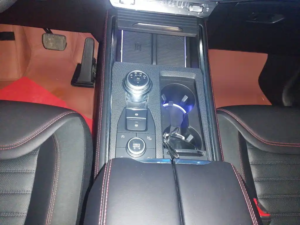 Photo 9 - Ford Explorer