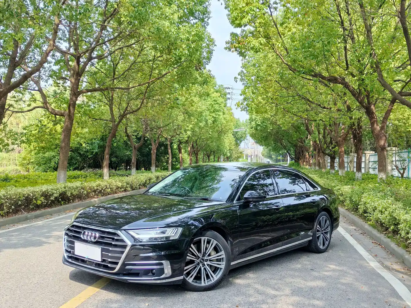 Фото 2 - Audi A8