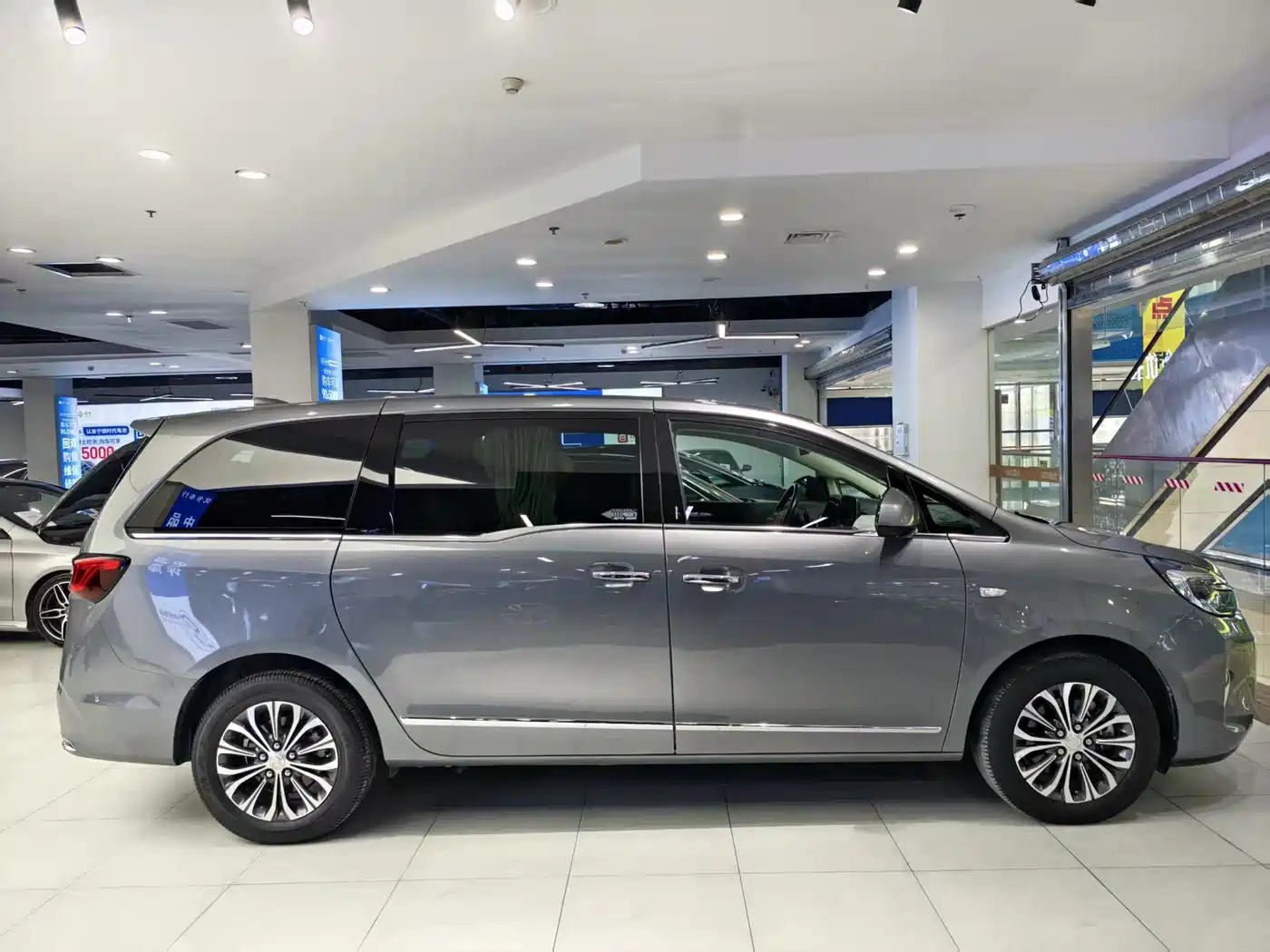 Buick GL8 2021 Land Business Class 652T Premium фото 18