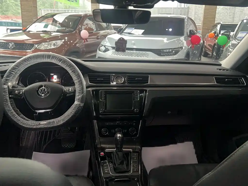 Volkswagen Passat 2016 330TSI DSG Executive Edition фото 10